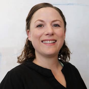 Lindsay, Lead Esthetician at The Knotstop.